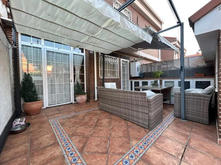ESPECTACULAR CHALET EN EL LEGUARIO – PARLA — Casalia Inmobiliaria, Parla (foto 6 de 36)