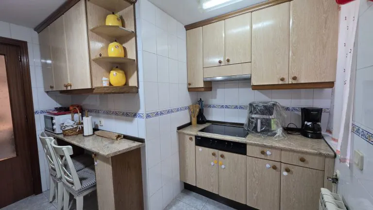 PISO EN VENTA DE 3 HABITACIONES, 2 BAÑOS Y ASCENSOR EN ZONA REYES. — Casalia Inmobiliaria, Parla (foto 7 de 22)