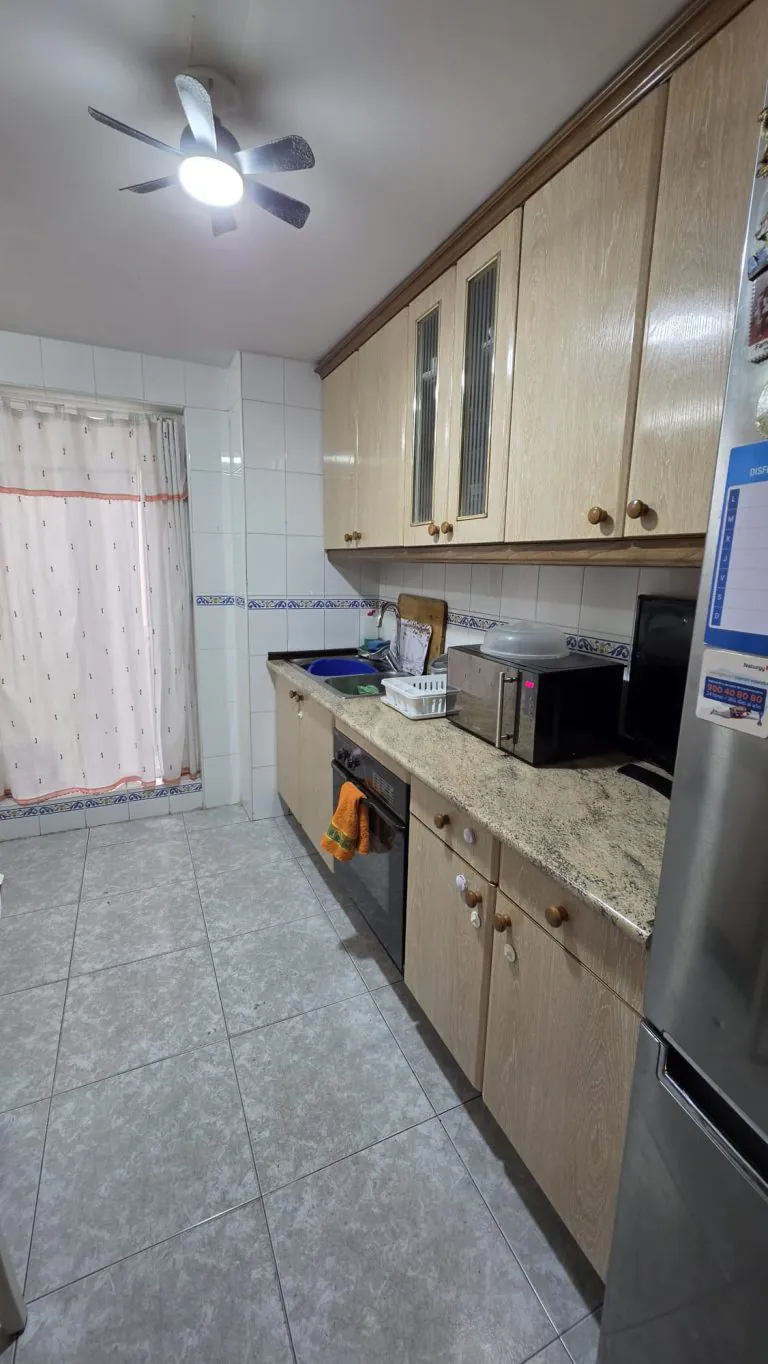 PISO EN VENTA DE 3 HABITACIONES, 2 BAÑOS Y ASCENSOR EN ZONA REYES. — Casalia Inmobiliaria, Parla (foto 5 de 22)