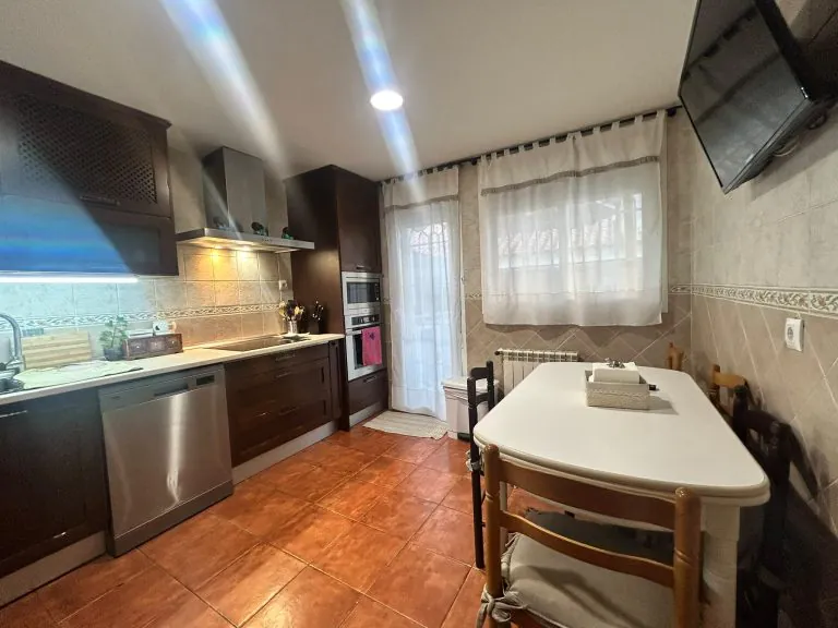 ESPECTACULAR CHALET EN EL LEGUARIO – PARLA — Casalia Inmobiliaria, Parla (foto 16 de 36)